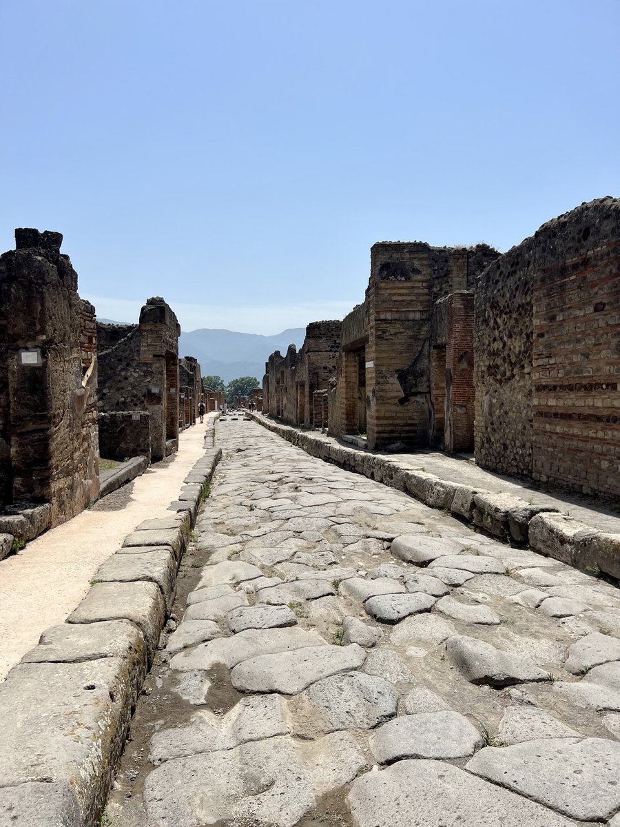 AntiokhosE's tweet photo. Struggling to come up with a way to summarise my day in Pompeii without dry cliches about time-capsules, jaw dropping, and hyperbolic superlatives (it was all of these).

So instead a thread grouping together some of the best parts which stood out (and wowza, what a place) 🧵 https://t.co/afCw8HVNS9
