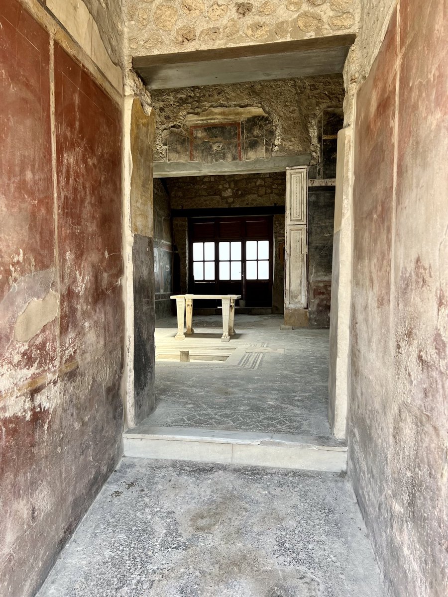 AntiokhosE's tweet photo. Struggling to come up with a way to summarise my day in Pompeii without dry cliches about time-capsules, jaw dropping, and hyperbolic superlatives (it was all of these).

So instead a thread grouping together some of the best parts which stood out (and wowza, what a place) 🧵 https://t.co/afCw8HVNS9