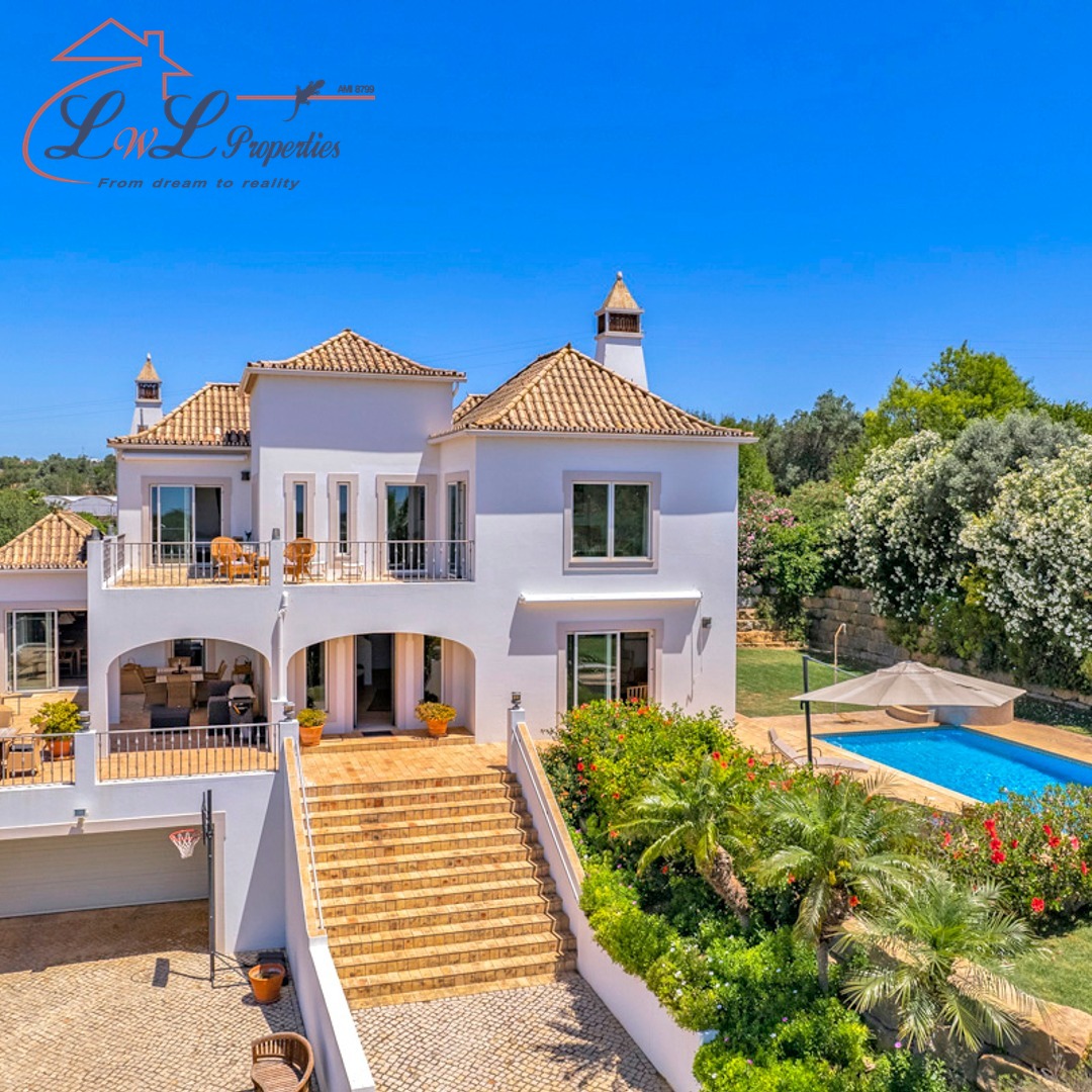 LwLProperties1's tweet photo. New to the market ☀️
Loc: Pechao 
Ref: 23769927
€: 995000€
 
#lwlproperties #Pechao #algarve #portugal #aplaceinthesun #holidayhome #propertyinvestment #Detached Villaforsale https://t.co/zVzngiQ3Bf