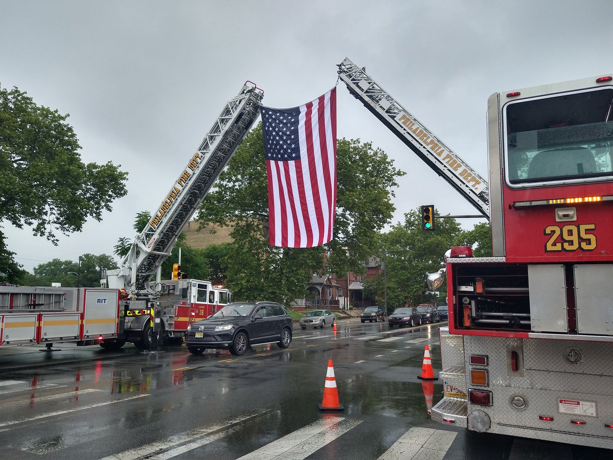 A rainy salute to fallen firefighter Sean Williamson. It is said rain is symbolic of new beginnings and anew chapter, if that's true rest well Lt. Williamson go with God and rest in peace. 
#fallenfirefighter #philadelphiafiredepartment
#PFD #Ladder18