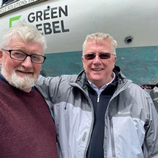 Pats brother Dan called in at the weekend to give him some help.  They got a fair bit done between the showers 
#MondayMotivation #FolloMe #RETWEEETME