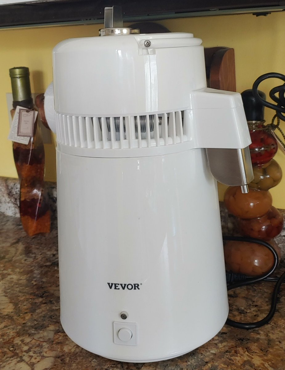 PBSwiftie's tweet photo. If you use a microwave for any reason. You are literally killing yourself from the inside out. Never use one again. I'm microwave free for decades. #waterdistiller https://t.co/c3Q8oR4nMc