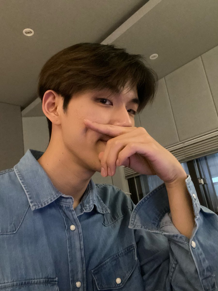 wavykhakiii's tweet photo. 머쓱할땐코쓱 https://t.co/eYpuvffyi8