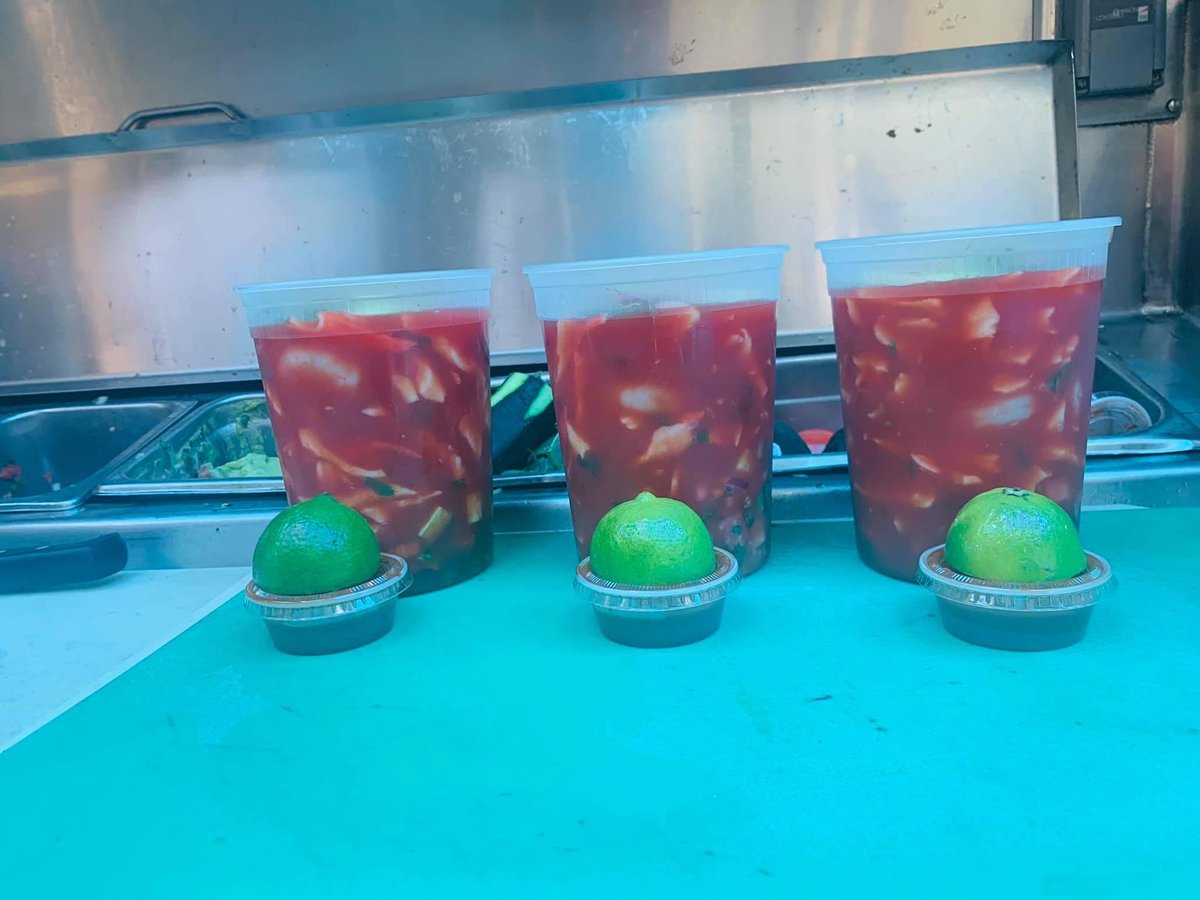 Happy Monday today lunch 16030 Ventura Blvd 🤠🥗🥗🥗🍤🍤🍤🍤✌️