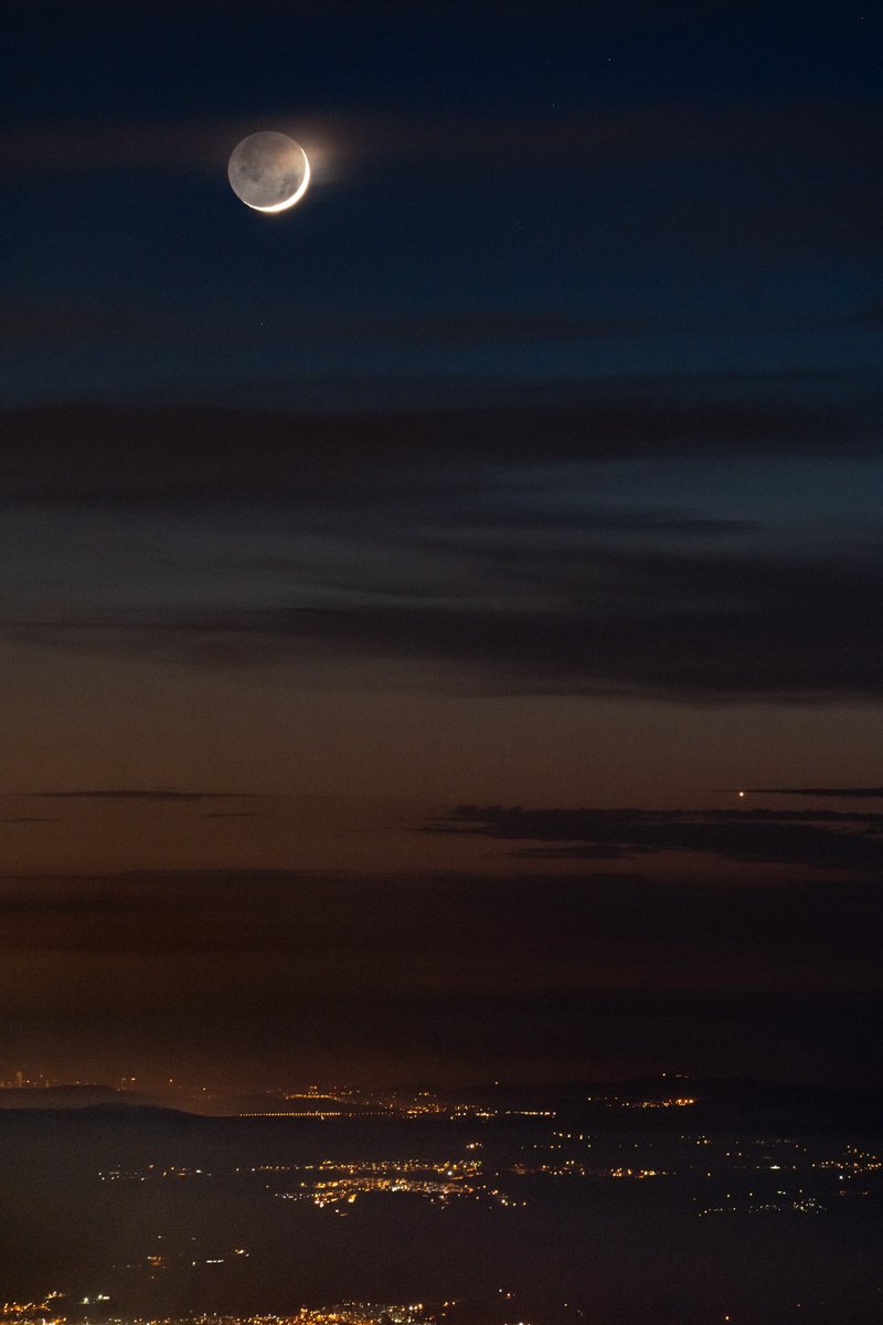 suleymanvisuals's tweet photo. Kartepe zirveden Hilal ve Venüs. 

Crescent Moon and Venus from Mt. Kartepe. https://t.co/qbAMnJSotl