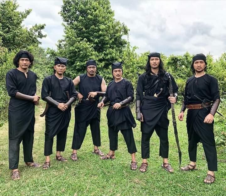 RekomenByAsrul's tweet photo. Keseluruhannya, filem MAT KILAU adalah filem yang harus ditonton oleh semua Bangsa Melayu Malaysia tak kira sepekat atau secair mana kemelayuan anda.

Tontonilah dengan minda terbuka + dengan persepsi awal yang adil, bukan untuk menghukum. Kita perlu lebih banyak filem genre ini https://t.co/ezfcsMaPea