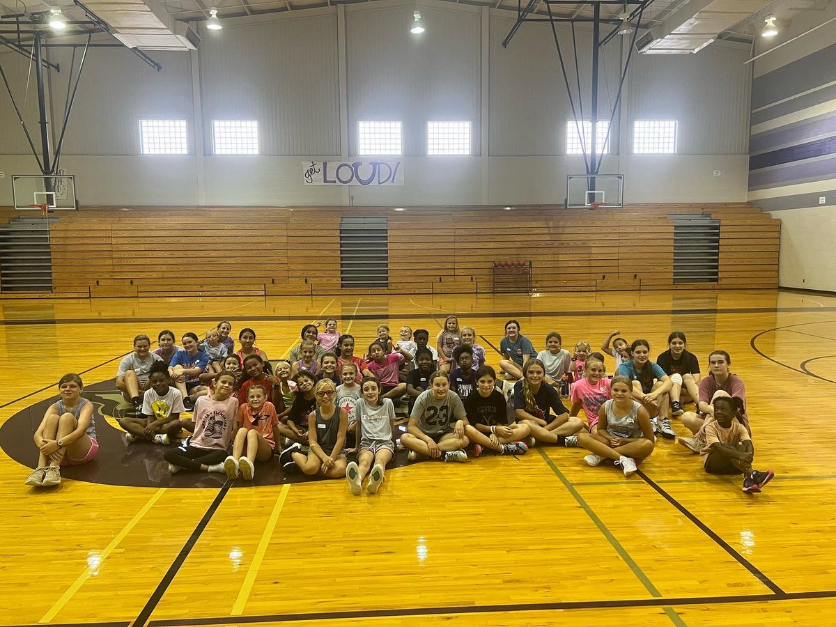 DaytonWBball's tweet photo. First day of camp was AMAZING!!!! 🏀❤️ https://t.co/PMqDLaVH5c