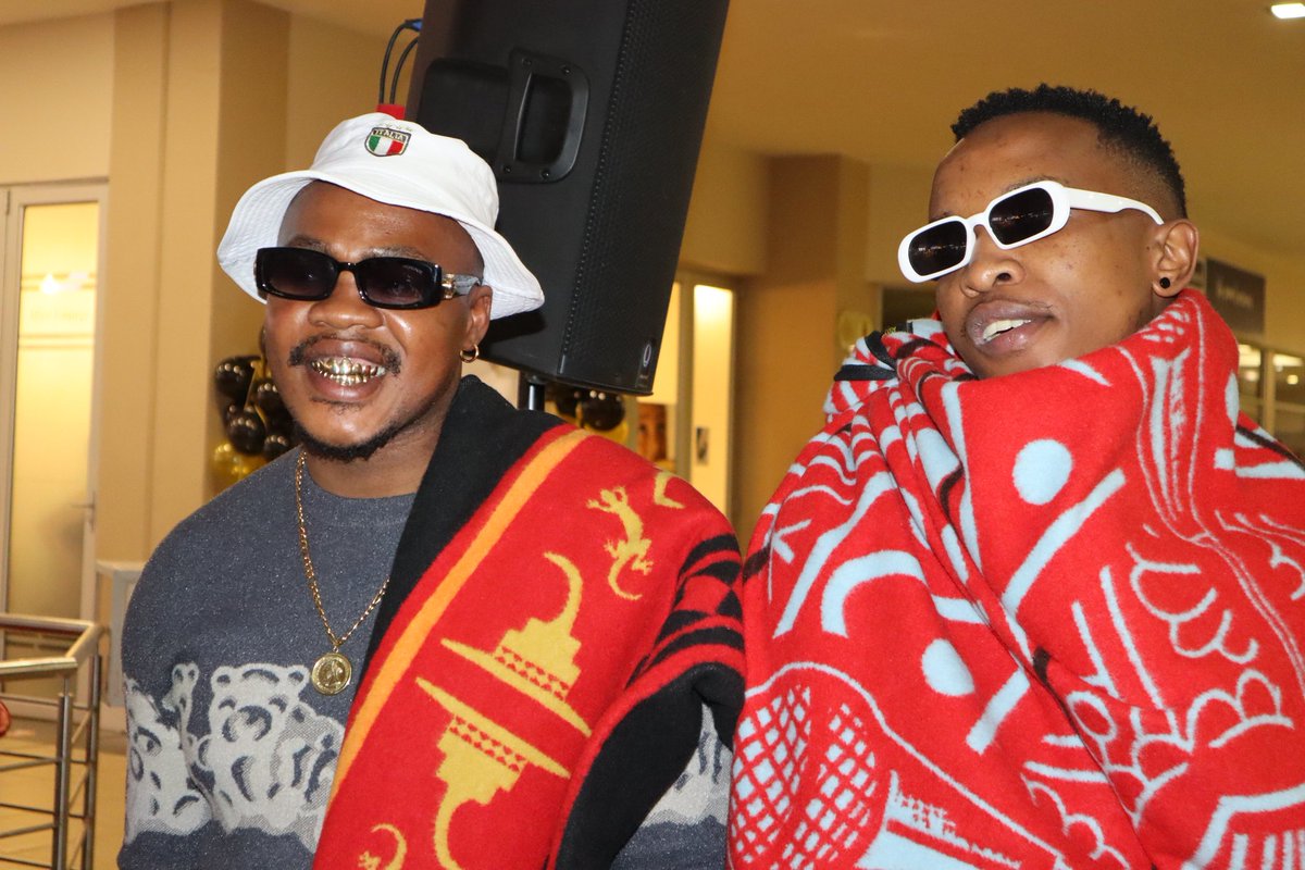 RantsatsiMokeki's tweet photo. Young Basotho Designers!!!
Material Dondada & Ntate Stunna
@ArandaTextiles
📸: @RantsatsiMokeki
#arandablankets #ybdc #youngbasothodesigners
#youngbasothodesignerscollection #africanblankets #basothoculture
#madeinsouthafrica #basothoblankets #madeinafrica https://t.co/NXKkctCQ5N