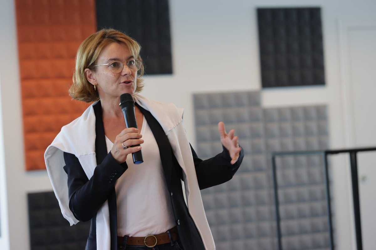 PressOrangeBE's tweet image. Exchanging with Orange Belgium team members, @Cheydema inspires, motivates and states: the tech revolution is not behind us, it’s in front of us #OrangeAhead #OrangeAdvancedTech #TheFutureIsOursToMake