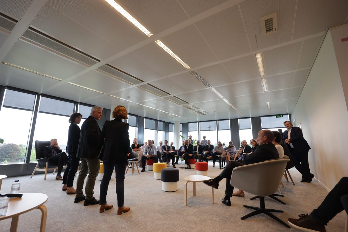 PressOrangeBE's tweet image. Exchanging with Orange Belgium team members, @Cheydema inspires, motivates and states: the tech revolution is not behind us, it’s in front of us #OrangeAhead #OrangeAdvancedTech #TheFutureIsOursToMake