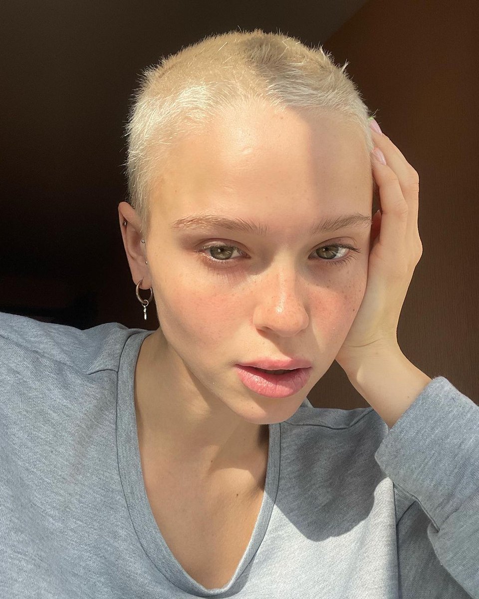 ya me tengo que rapar las greñas pero foto para que vean que me crece pelo real