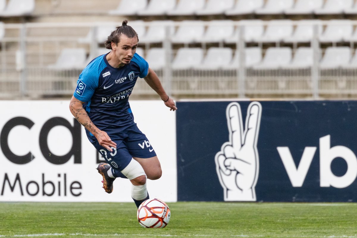 ParisFC's tweet photo. 🔵 𝐌𝐢𝐠𝐨𝐮𝐞𝐥 𝐀𝐥𝐟𝐚𝐫𝐞𝐥𝐚 𝐪𝐮𝐢𝐭𝐭𝐞 𝐥𝐞 𝐏𝐚𝐫𝐢𝐬 𝐅𝐂.

L'attaquant, qui aura disputé 33 matchs avec le club de la Capitale, rejoint le @SCBastia dans le cadre d'une mutation définitive.

Bon courage pour la suite de ta carrière Migouel 🤝 https://t.co/AHNqzmQdo0