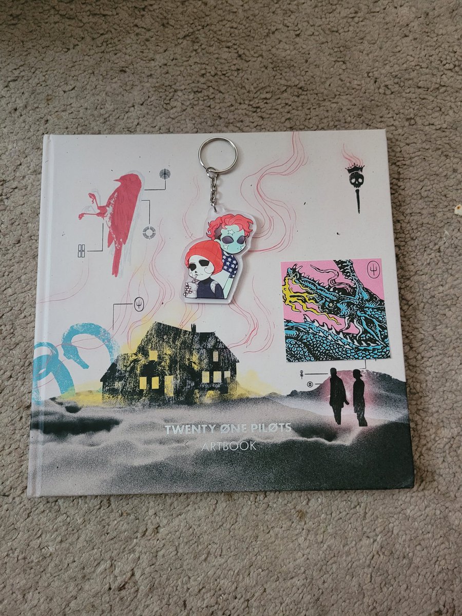 I'm so happy 🥲 it's wonderful. This keychain is adorable. I don't remember the artist for that but ❤️❤️❤️❤️