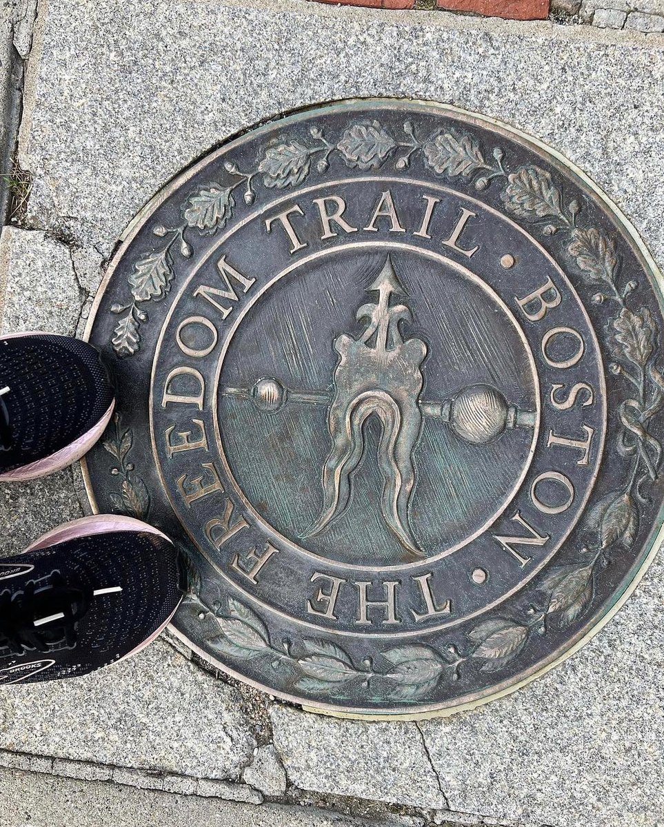 TheFreedomTrail's tweet photo. #MonumentMonday Running along the Freedom Trail is a quick way to take in some history and the sights! 🙌 #BunkerHillMonument #bostonrunners
📸: @ runisee50 on Instagram https://t.co/SZEFcrWXn0