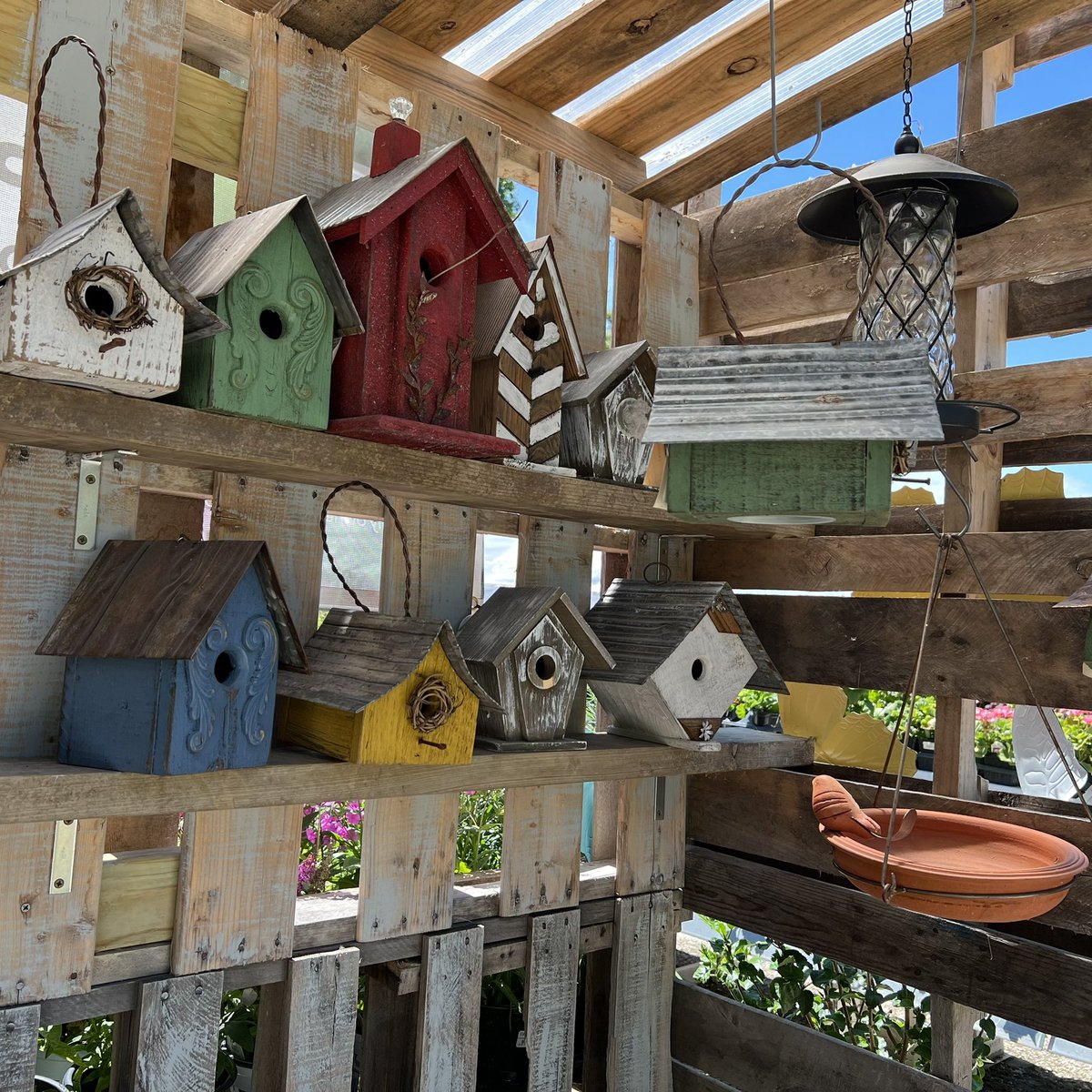 HeyGrowingPlace's tweet photo. Garden accents to extend your outdoor living space for a few friends to visit. https://t.co/KTy5z460uw