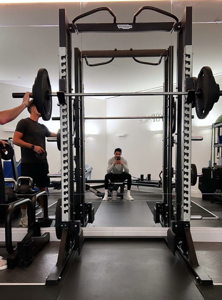 ahanvshettyfans's tweet photo. #Ahanshetty Phantom Rocks
#London #DavidHiggins Baba Start Training for upcoming Projects..Good Luck Phantom.
#SunielShetty Sir.
#sajidnadiadwala Sir https://t.co/XaNJIgnvWK