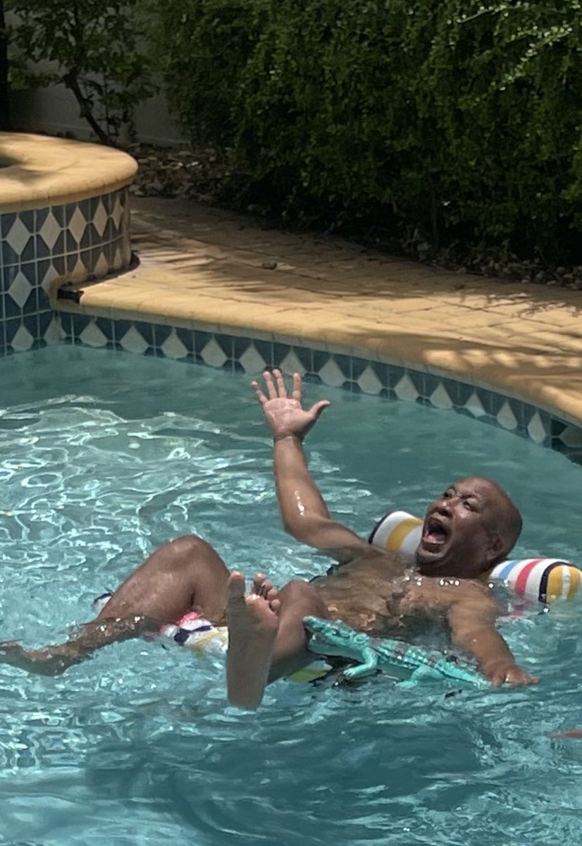 RickyBrumfield's tweet photo. How it started, How it’s going!
#VacationProblems 😂😂😂😂😂 https://t.co/KDPSP6bFvJ
