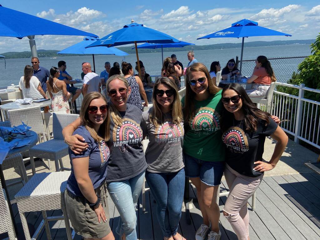 CollPineAP's tweet photo. Happy last day!! Could not have survived the year without my amazing teacher tribe 😘🎉 #summerbreak https://t.co/Z9etycNh91