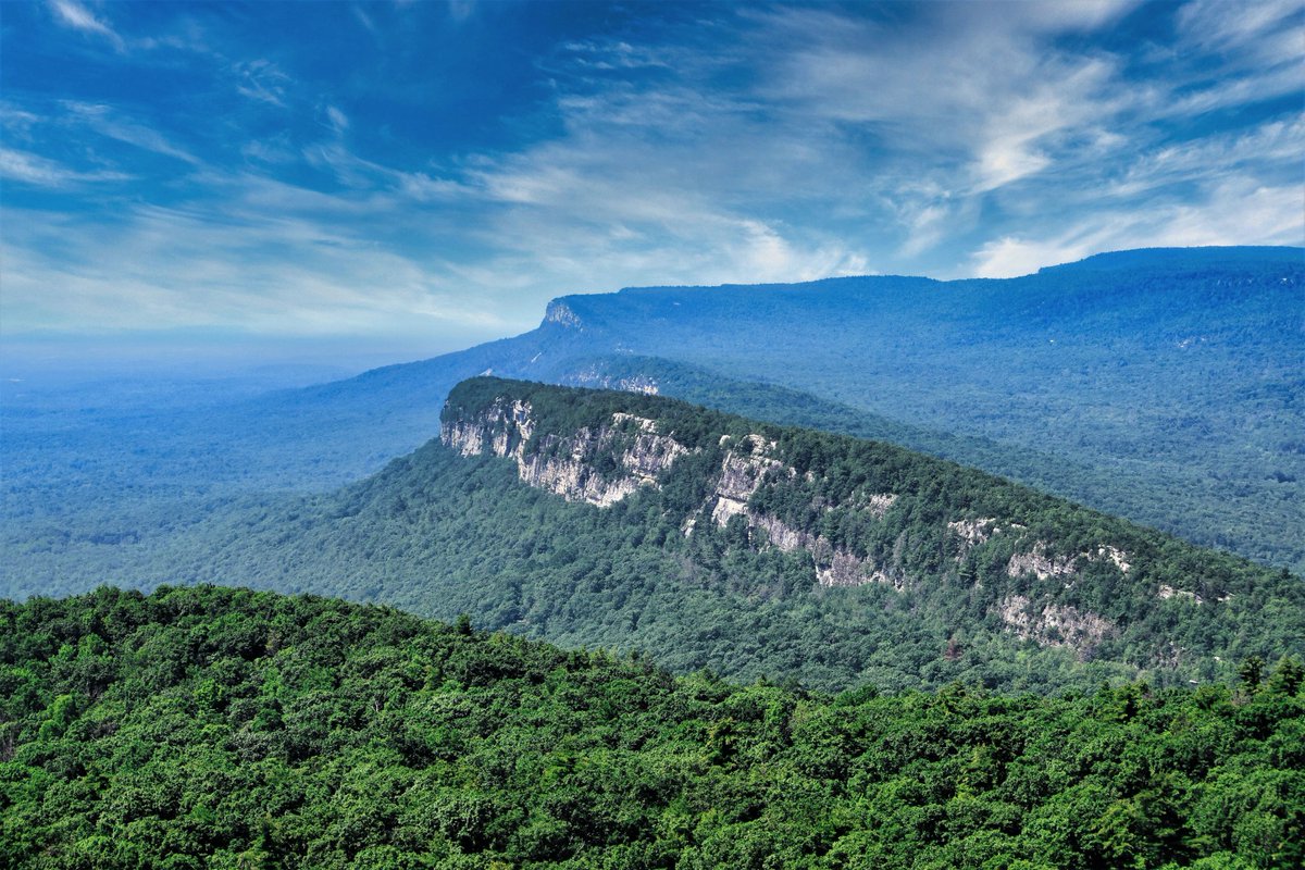 TheHudsonValley's tweet photo. View of the Shawangunk Ridge from Skytop, by @chuckcalio. https://t.co/WPYxxgj3QO