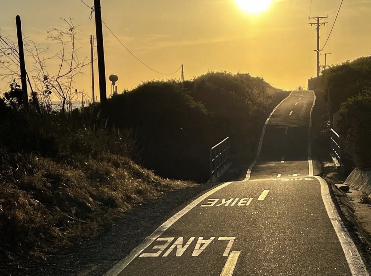 cyclecalcoast's tweet photo. Chasing the sun 🚲✨

Ventura Bike Path photo via Grant Ball / @j_grant_b 📸 
.
.
.
#CycleCalCoast #cycling #cyclist #Ventura #VenturaCounty https://t.co/urZ4KBhOEo