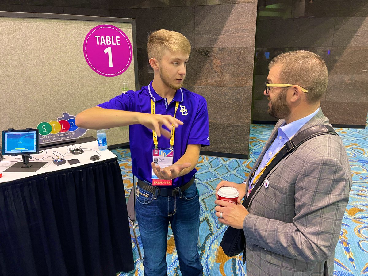 STLPKentucky's tweet photo. 2022 @STLPKentucky 9-12 State Champion, Eli Dotson, captured the audience during his #ISTELive2022 session. His passion for learning, leading &amp; innovation shined through as he proudly represented  @BGISD and @KyDeptofEd in New Orleans. Great job Eli! https://t.co/zsWew3iieK