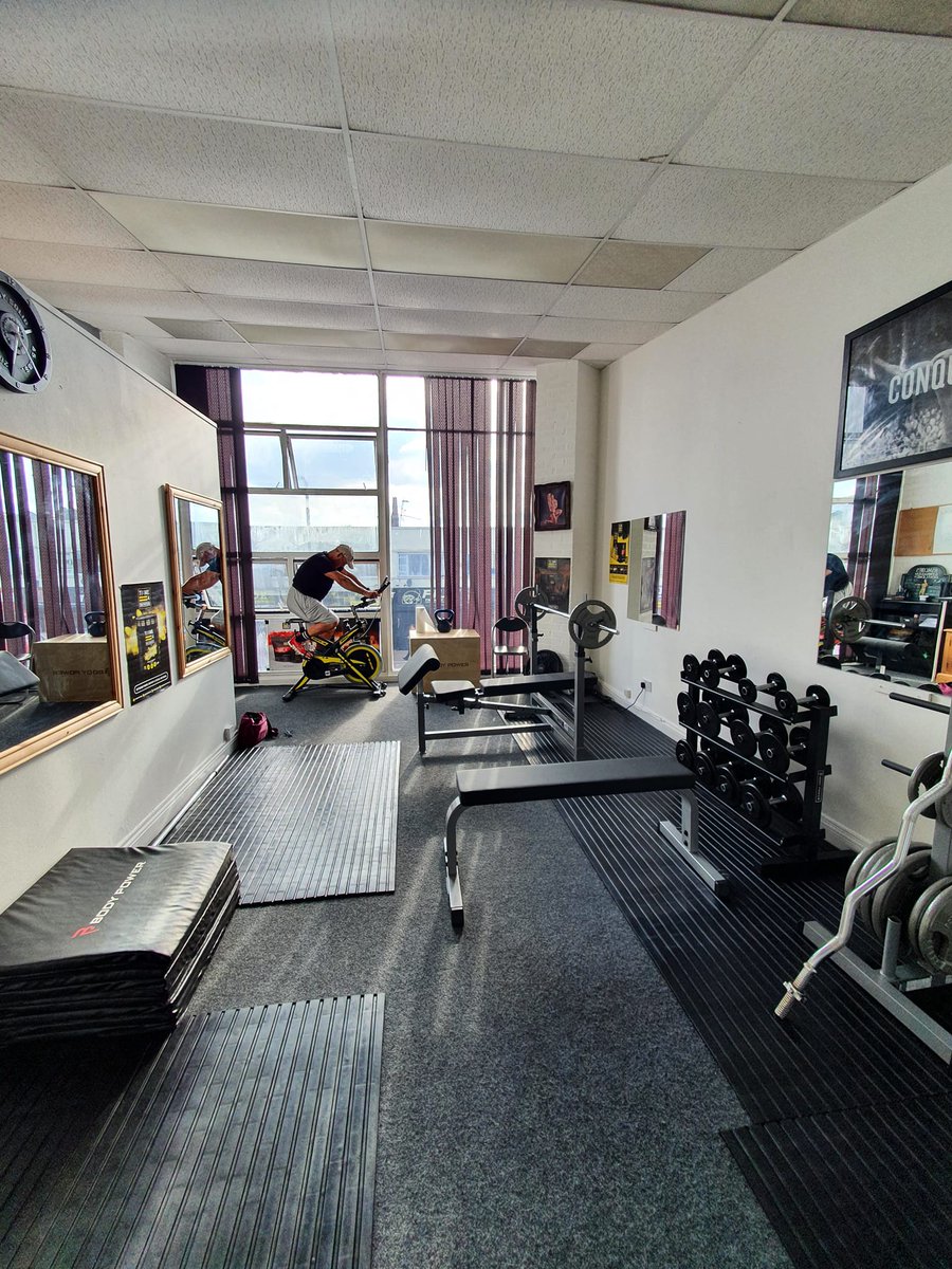 Malcolm4Fitness's tweet photo. Canvey's new state of the art PT studio now open and all week I'm doing free training taster sessions! Come along, details on website! You will need to book an appointment. Appointments available 6 am to 9 pm every day! No obligation :) 
https://t.co/Ch0toXudOg #personaltrainer https://t.co/bz7gr7QDT0