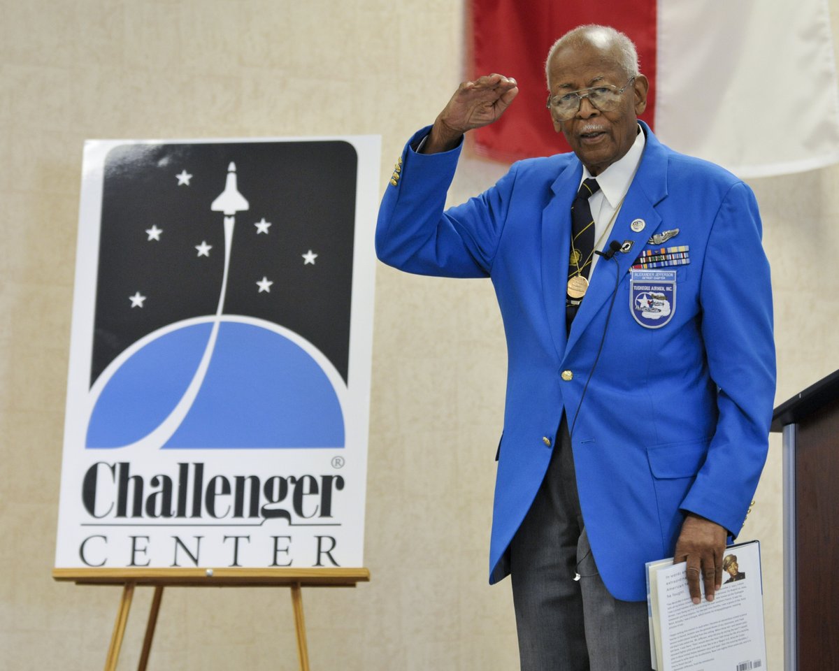 ChallengerCtr's tweet photo. Lt. Col. Alexander Jefferson, a member of the #TuskegeeAirmen during WWII, passed away at the age of 100. A friend of Challenger Center, he shared his inspiring story with us during our annual meeting in 2012 #ThankYouForYourService #BlackPilots #Aviation #AviatorsOfColor https://t.co/Jji1yCbOEX