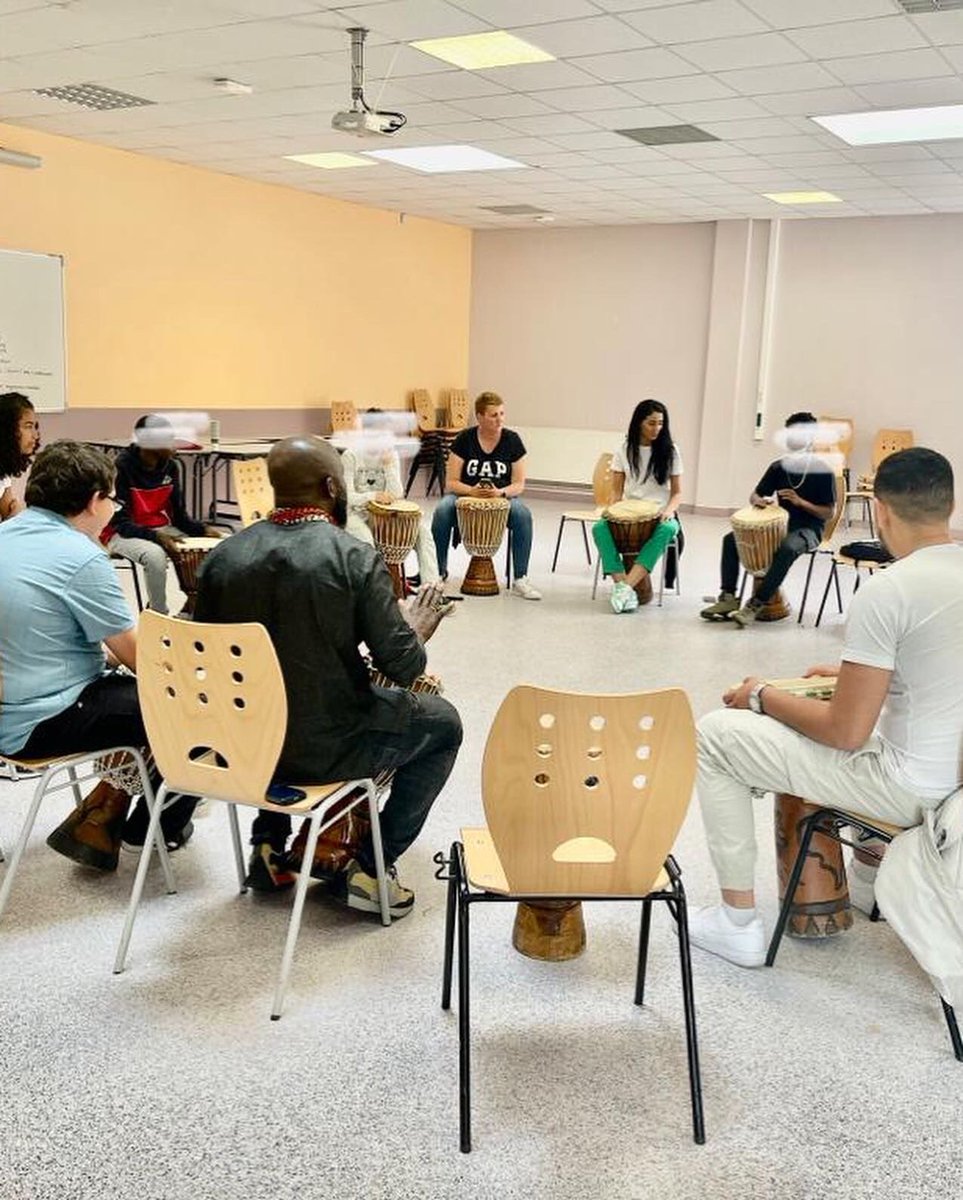 Collège des Bourgognes Chantilly tweet media