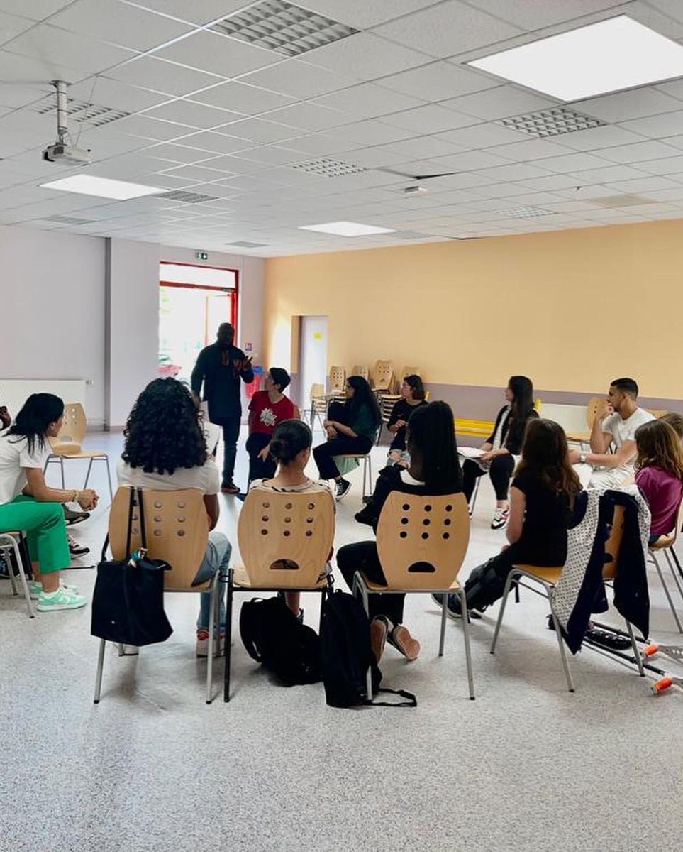 Collège des Bourgognes Chantilly tweet media