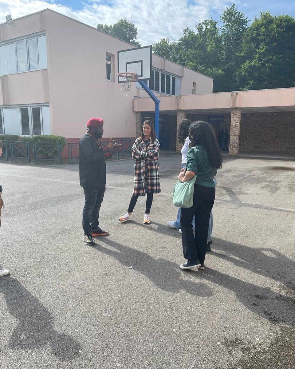 Collège des Bourgognes Chantilly tweet media