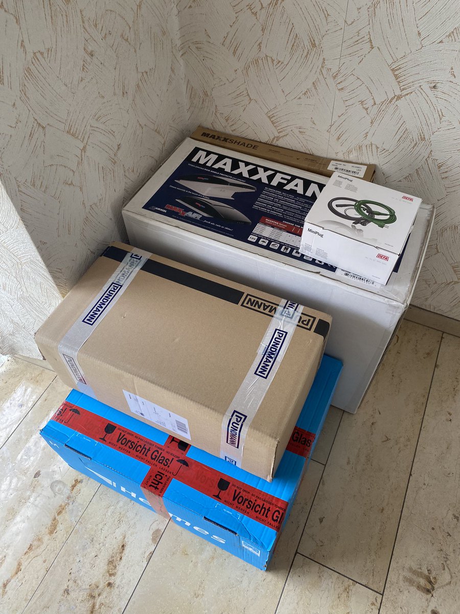 FlashVanBTC's tweet photo. Einmal komplett abgeknetet von außen und alle Wände entfernt. Standheizung mit Boiler kam heute auch schon 🙃 https://t.co/qvheqWf1ih