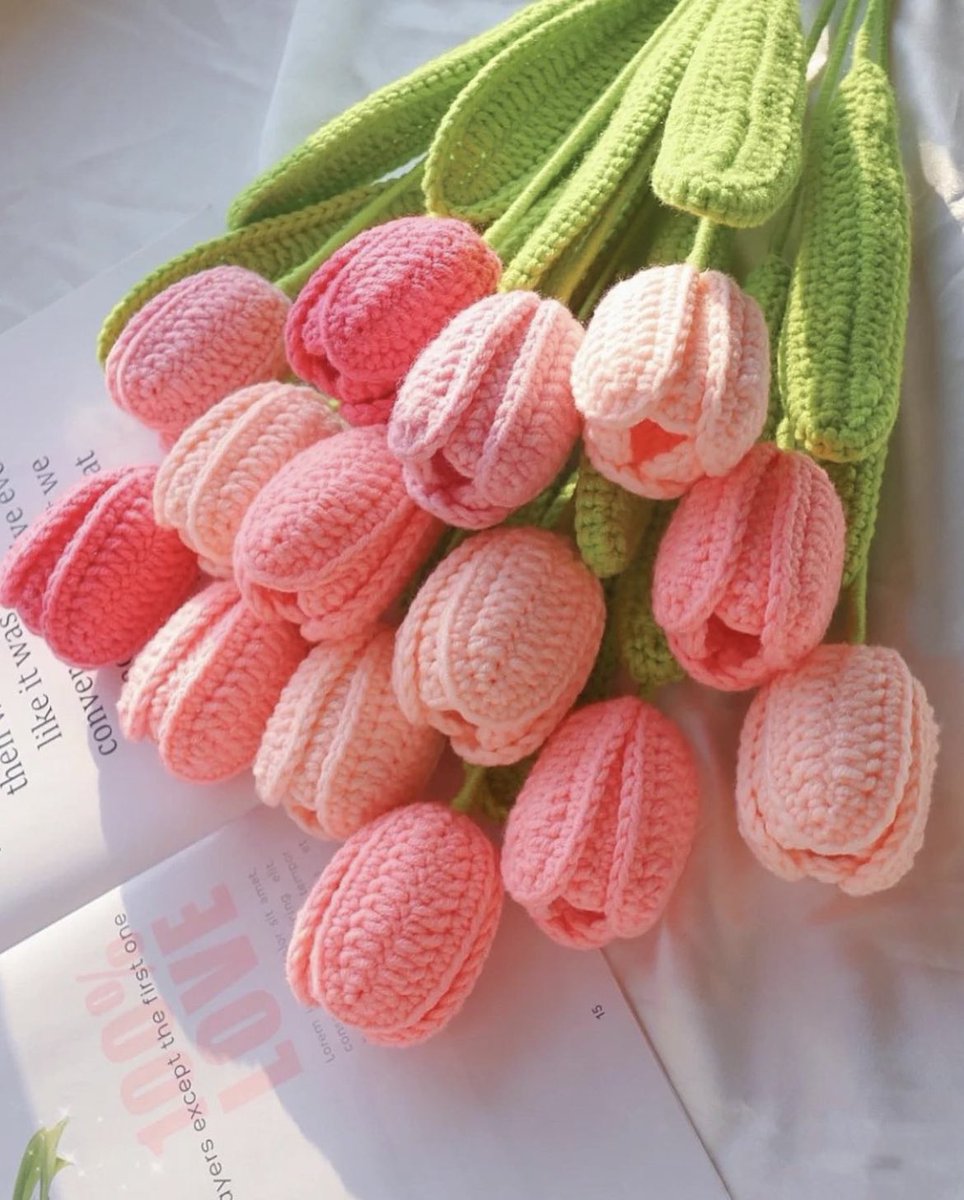 seokuva's tweet photo. pink crochet tulips 🌷🧶 https://t.co/dWlQwnvCYy