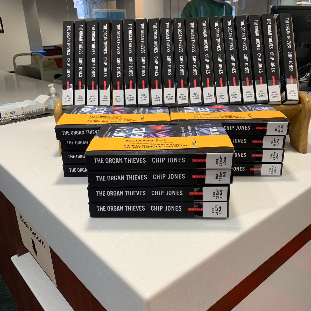 VCUHSLibrary's tweet photo. Copies of the Common Book are here! Check out a copy of The Organ Thieves for 28 days from either library. #VCU #VCUCommonBook @VCUCommonBook https://t.co/zZuXXwsh0p