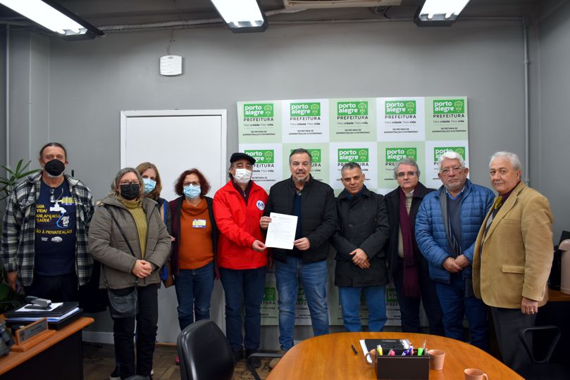 simpapoa's tweet photo. ✅Em reunião com a comissão de negociação do governo, nessa segunda (27/6), a direção do Simpa oficializou a deliberação da última assembleia geral da categoria. ℹ Leia notícia em https://t.co/lUGyxB9NAT
#ReposiçãoJá #MeloDeve #MeloPague #DataBase2021 #SimpaSindicato https://t.co/NDwNOj4mQz