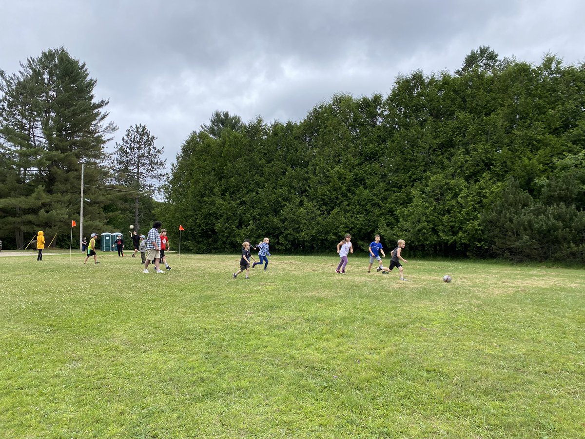darcybeathune's tweet photo. Right here, right now... @WattPS Teddy Bear Picnic at the Fish Hatchery. Forest magic, ukulele sing-songs, picnic lunch and a massive soccer game #OutsideIsTheBestSide @TLDSB https://t.co/2br3tFzZKr