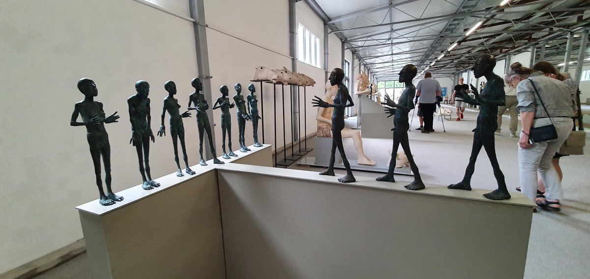 Wenn die #Schlösserstiftung die Skulpturen von Thüringens bekanntesten Bildhauer Volkmar Kühn nicht mehr haben will, macht der eben hinter Kloster Mildenfurth in Wünschendorf seinen eigenen #Kunstspeicher auf. Sehr sehenswert und ein Gruß an Dr. Fischer!