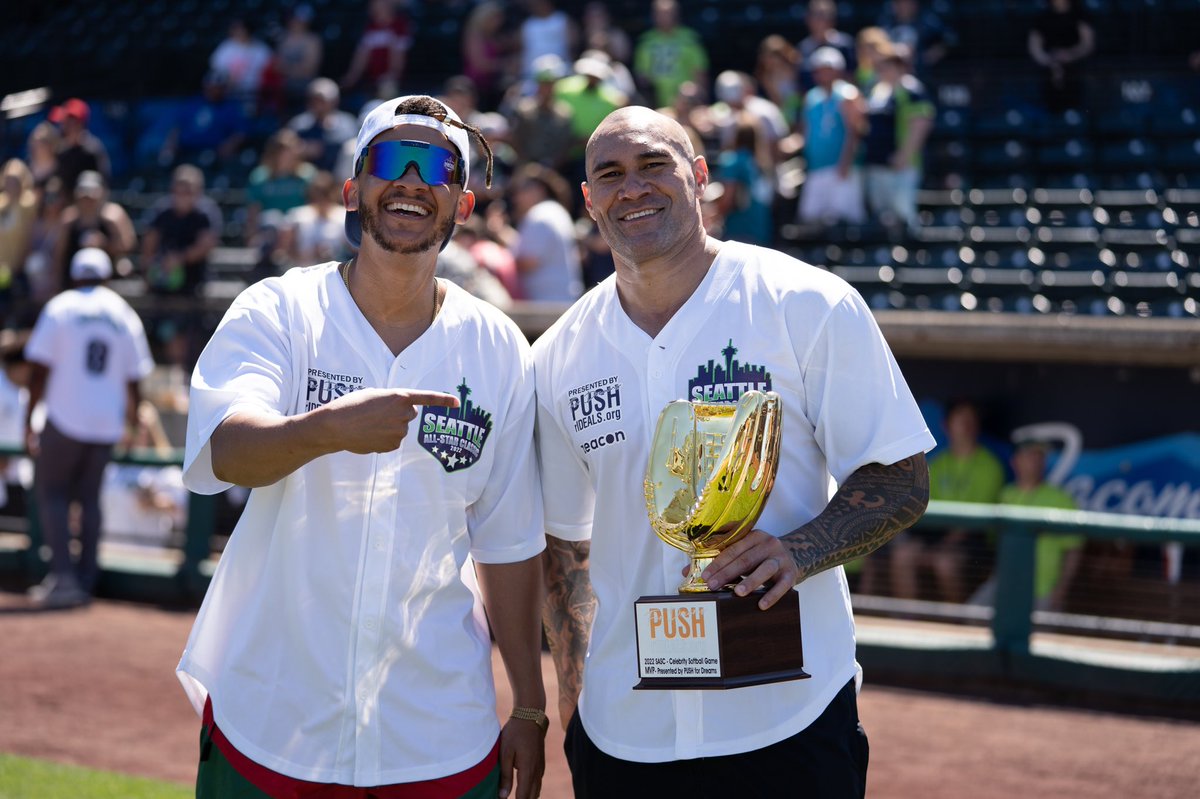 MarshallOfMLB's tweet image. Had hella fun at the All-Star Classic went 1-2 and our team brought home the hardware 🗣🏆 The dub was nice but the camaraderie between players &amp;amp; community was POWERFUL 💯 Seattle really is blessed to have such humble superstars ✨ @dkm14 + team thanks for having me🤘🏽🖤🚀