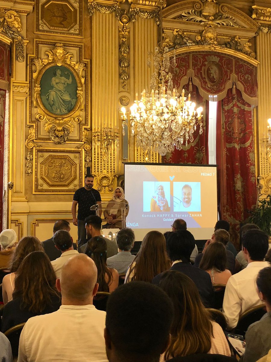 benoithamon's tweet photo. La @villedelyon et @Gregorydoucet accueillent la 7ème promotion d'entrepreneur.e.s de @SINGA_FRANCE à Lyon. La 8ème promotion s'apprête à prendre le relais. D'innombrables projets inspirants tournées vers l'écologie, l'utilité sociale et le bien être. @SINGAWorld @SingaLyon https://t.co/I39S0fiPgu