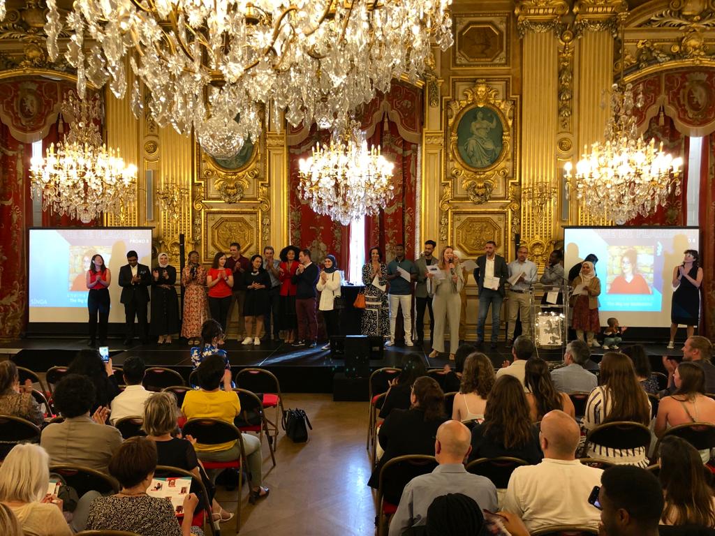 La <a href="/villedelyon/">Ville de Lyon</a> et <a href="/Gregorydoucet/">Grégory Doucet</a> accueillent la 7ème promotion d'entrepreneur.e.s de @SINGA_FRANCE à Lyon. La 8ème promotion s'apprête à prendre le relais. D'innombrables projets inspirants tournées vers l'écologie, l'utilité sociale et le bien être. @SINGAWorld @SingaLyon