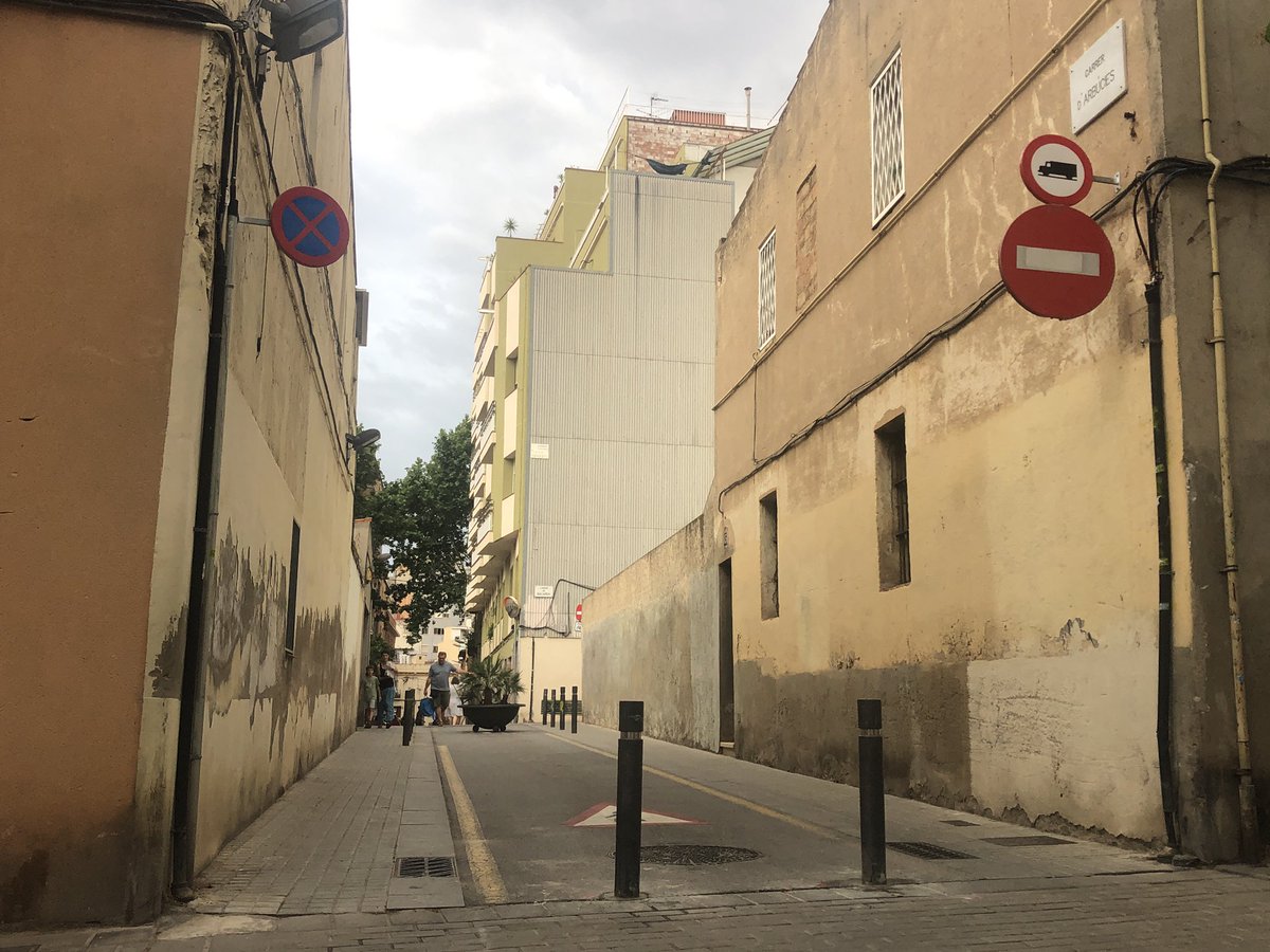 Aquest dilluns han arribat canvis a la mobilitat de #TransitSantAndreu <a href="/BCN_SantAndreu/">BCN_SantAndreu</a> Potser el més impactant ha estat el tall de circulació permanent d’Arbúcies entre Servet i Baliarda amb Pilones ♟ i jardineres 🪴 

Com ho heu vist vosaltres?? <a href="/Lucia_MartinG/">Lucia Martín González</a> <a href="/BCN_Mobilitat/">Barcelona Mobilitat</a>