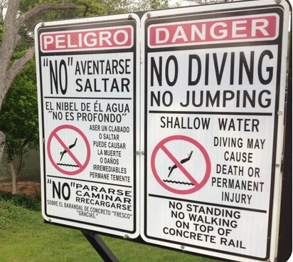 LanguageCrawler's tweet photo. How many Spanish grammar and spelling errors can you find in this sign translation? I found at least 9. https://t.co/HAoRlAp7uZ