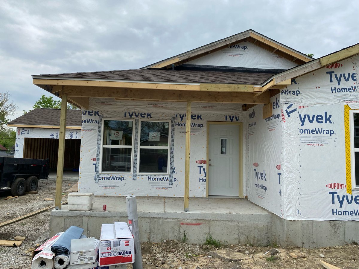 AdvocateRoofing's tweet photo. It was a pleasure working with @Habitat_org to build this home for a family in Aurora, #illinois. Habitat for Humanity works hard create a world where everyone has a decent place to live &amp; we are proud to help support their mission. 

#GiveBack #givingbacktothecommunity https://t.co/aYK53UiKvb