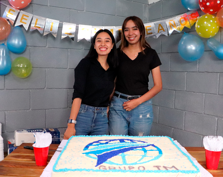 tmt_services's tweet photo. En #TM festejamos a todos nuestros cumpleañeros del mes de JUNIO en nuestras unidades de negocio: TORREÓN, MONTERREY, QUERÉTARO, NUEVO LAREDO y LAREDO 🎉🎂 
🍰🎊 ¡Muchas felicidades! 🍰🎊 #OrgullosamenteTM https://t.co/qMtqpmfL3y