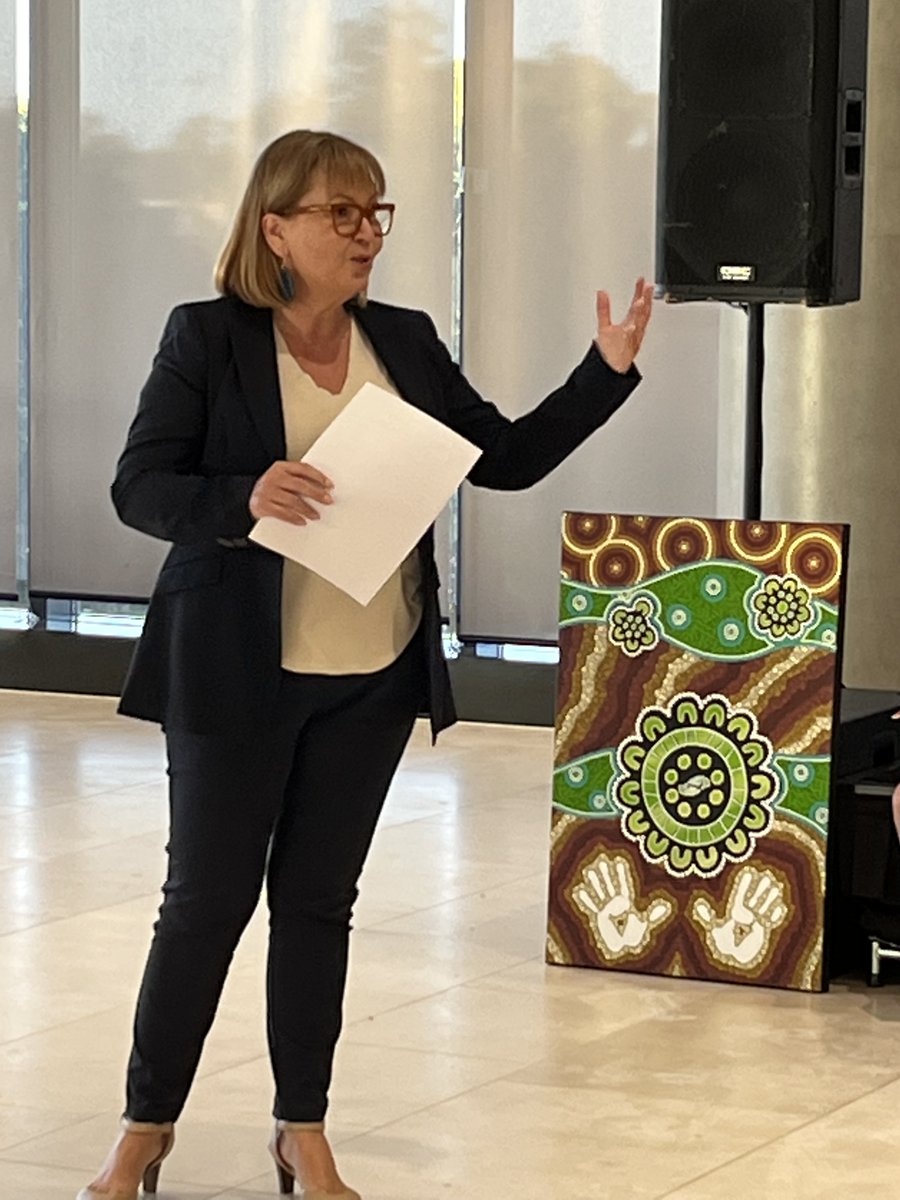 HospitalIpswich's tweet photo. @_ihf 💐Happy farewell, Kerrie! Thank you for being such a wonderful CEO for West Moreton Health in the past years. Your leadership has been inspirational! At Ipswich Hospital Foundation, we wish you all the best for the next step of your career!  🤗
#CEO #WestMoretonHealth https://t.co/MW4kjlhi0H