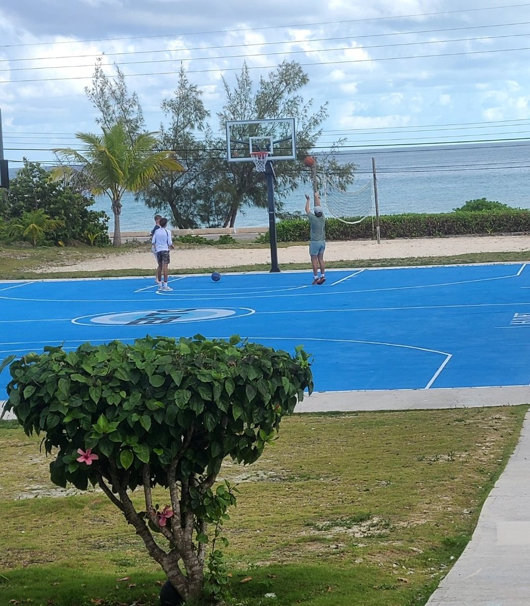 athletics_unity's tweet photo. I am loving the fact our kids keep meeting new people and talking to them about Jesus.
Basketball with the Caribbean in your back door is different.
#unitychristian https://t.co/G2vgZPnsPR