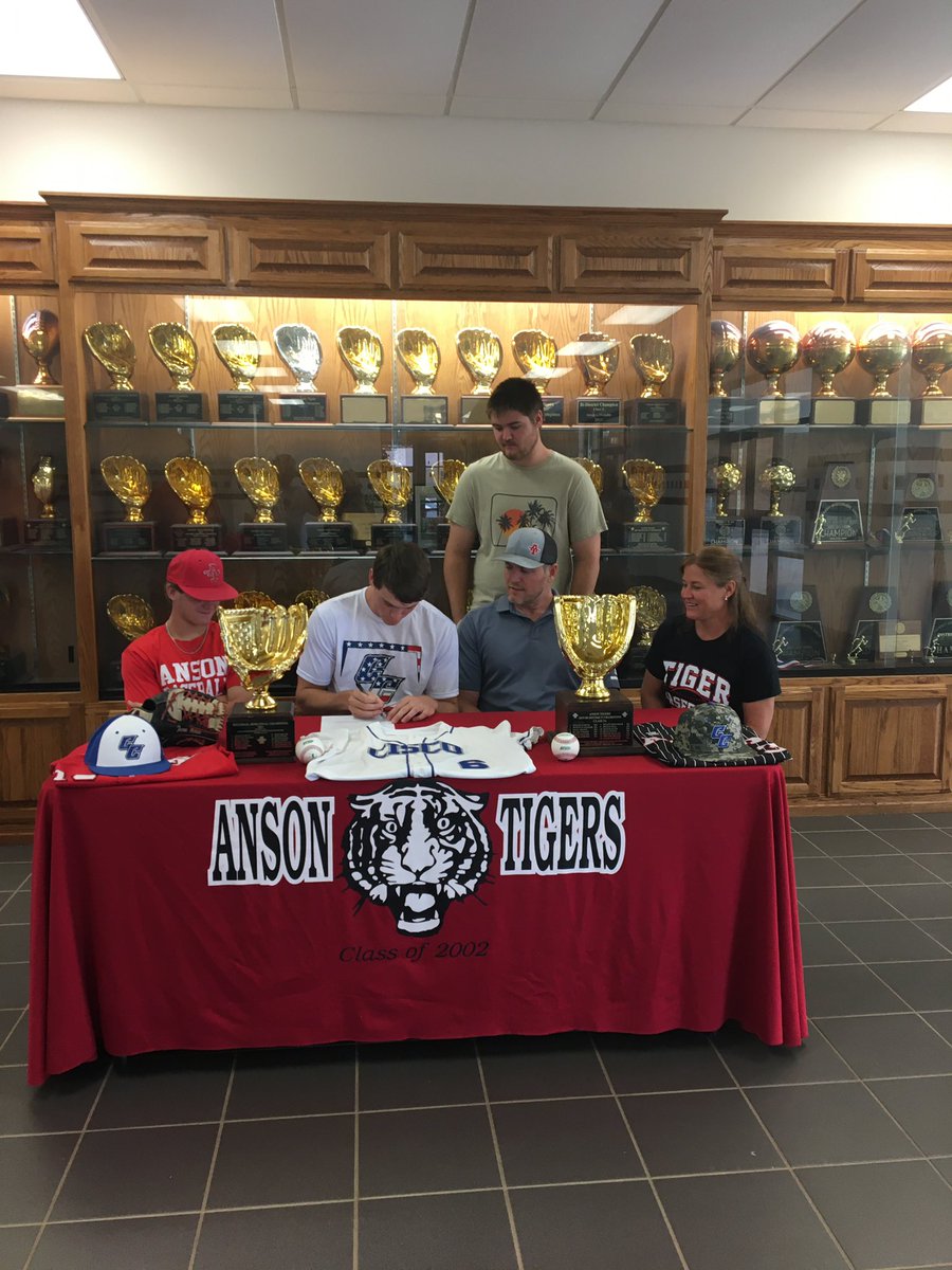 I am pleased to announce my commitment to further my academic and baseball career at Cisco College! I am incredibly blessed to receive this opportunity and I would like to thank all my friends, family and coaches for helping me reach the next level!