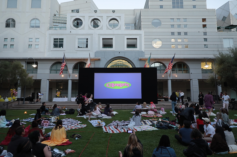 FIDM's tweet image. OMG, we are totally buggin&apos; over the outdoor screening of #clueless with Costume Designer Mona May! If you missed out on the fun, check out our saved &quot;Clueless&quot; highlight on Instagram.

#FIDMTotallyBuggin #FIDMLife #fidm #costumedesigner

Photos by Alex J. Berliner/ABImages.