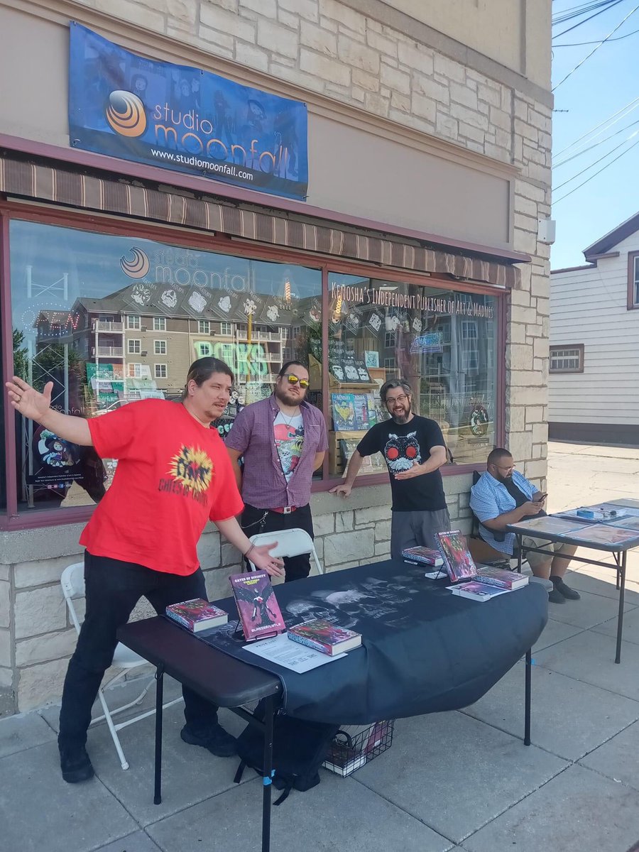 GatesOfDivinity's tweet photo. Very fun & successful day at #StudioMoonfall for us here at @GatesOfDivinity Thanks for having us & we look forward to the next #author spotlight in #kenosha #wisconsin #WritingCommunity #FullHouse #writerslift #AuthorsOfTwitter https://t.co/yF3AF7sKbB