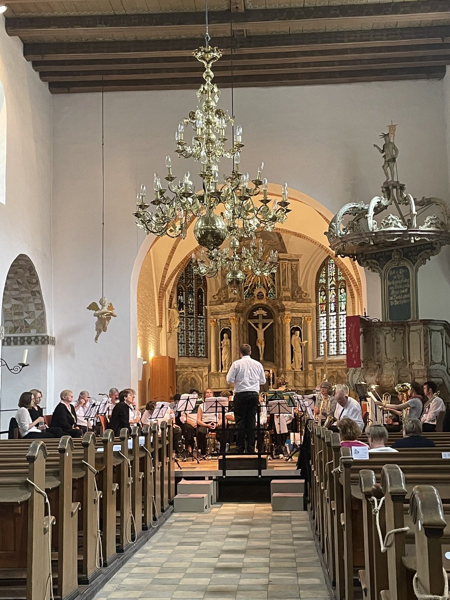 h4land's tweet photo. Eine ganze Stadt feiert:
#100Jahre #Posaunenchor #Oldenburg i. Holstein 🎉
Dabei entstehen nicht nur wunderbare Klänge, sondern generationsübergreifend Gemeinschaft, Traditions- & #Brauchtumspflege, lebendige #Verkündigung & immer wieder neue #Musik!
#SoliDeoGloria
#Ps150 https://t.co/eWi4tp7aLl