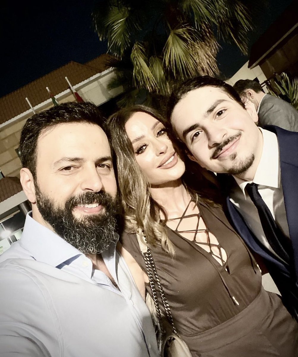 Jabal_ALHAYBA's tweet photo. #ALHAYBA | JABAL | NEWS 📰

Taim Hassan @actortaim a félicité son fils Ward Hassan sur Instagram qui vient d’être diplômé aux Émirats Arabes Unis. Il était accompagné de son actuelle femme Wafa Kilani (qui n’est pas la mère de Ward). Taim Hassan semble très fier de son fils ! https://t.co/brkLHjdzOf